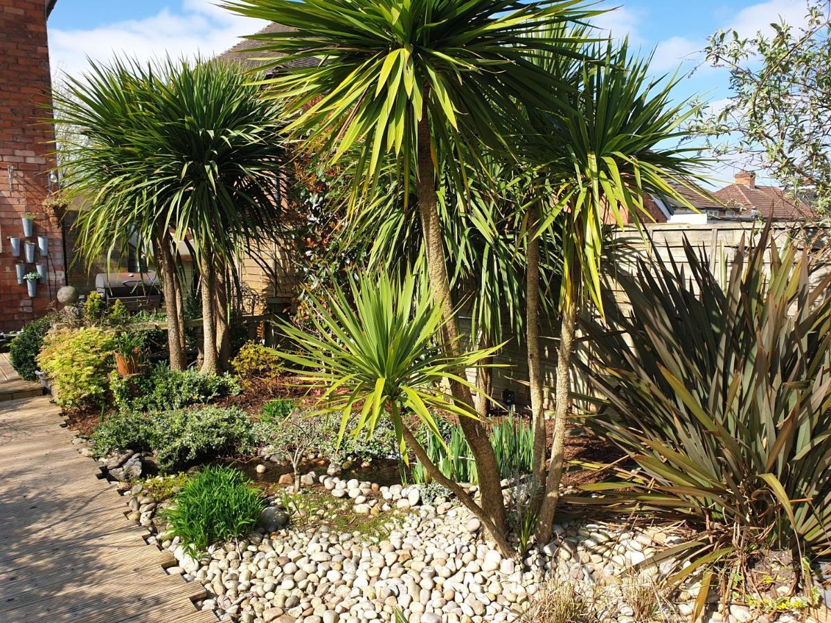 Tropical Garden Oasis Rooms برمنغهام المظهر الخارجي الصورة